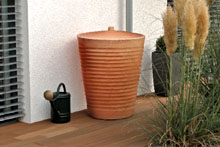R�servoir d�eau de pluie - Trentinoterracotta,plastique,avec couvercle 275 l,78cm� 55cm�en bas 100cm H